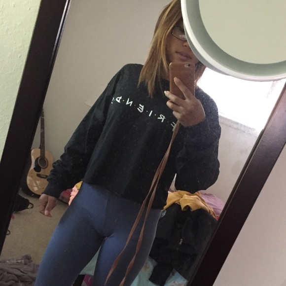 Friends crop top - Picture 2 of 3